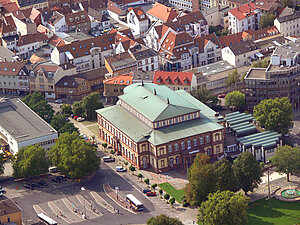 Luftbild des Saalbaues in Neustadt an der Weinstraße.