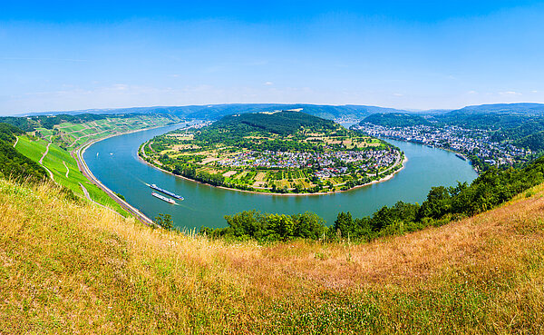 Die Stadt Boppard und die Rheinschleife am Bopparder Hamm, vom Aussichtspunkt "Gedeonseck" aus gesehen.