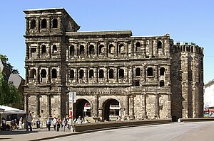 Fotografie des alten römischen Stadttors Porta Nigra