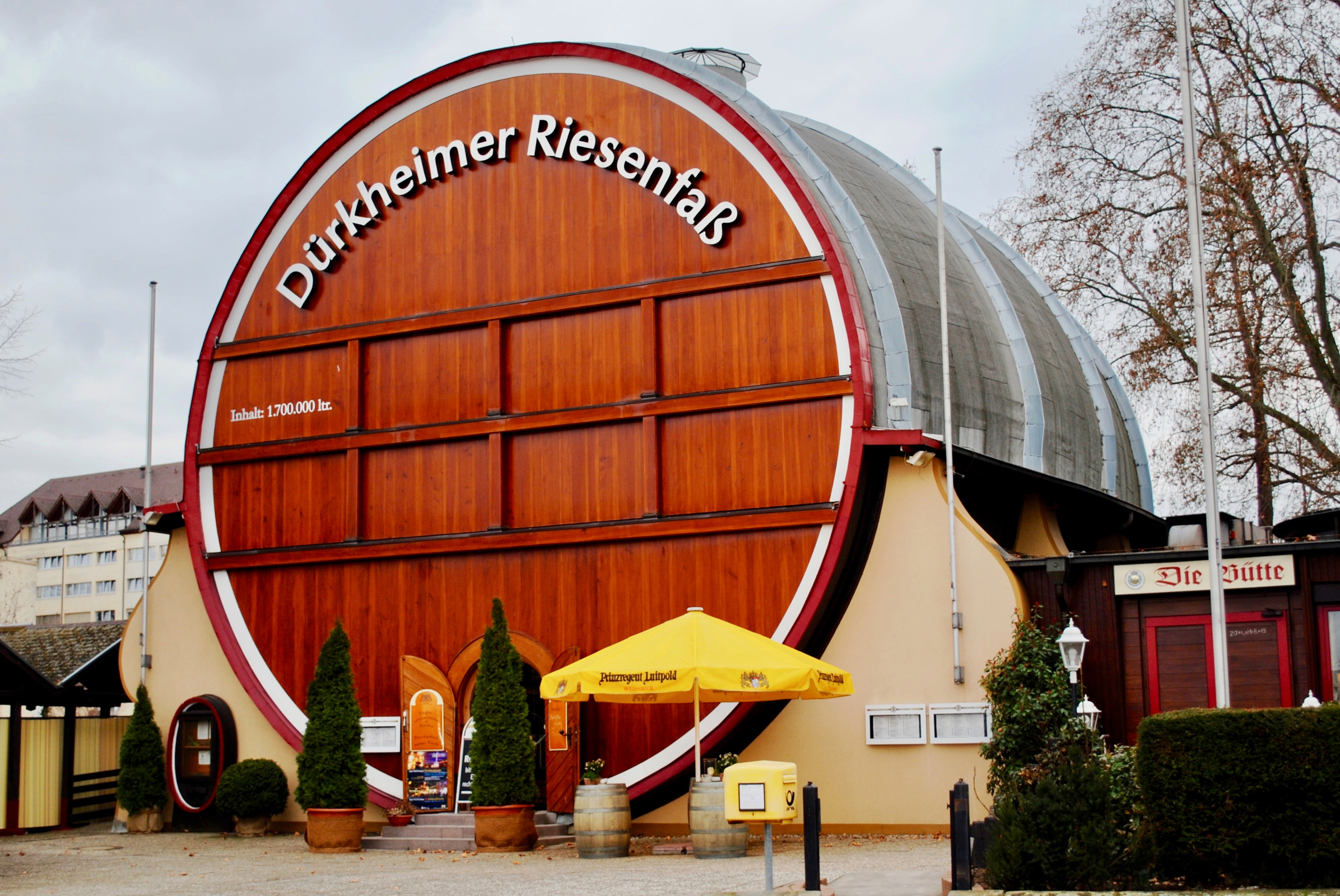 Im Inneren des Bad Dürkheimer Riesenfasses befindet sich ein Restaurant.