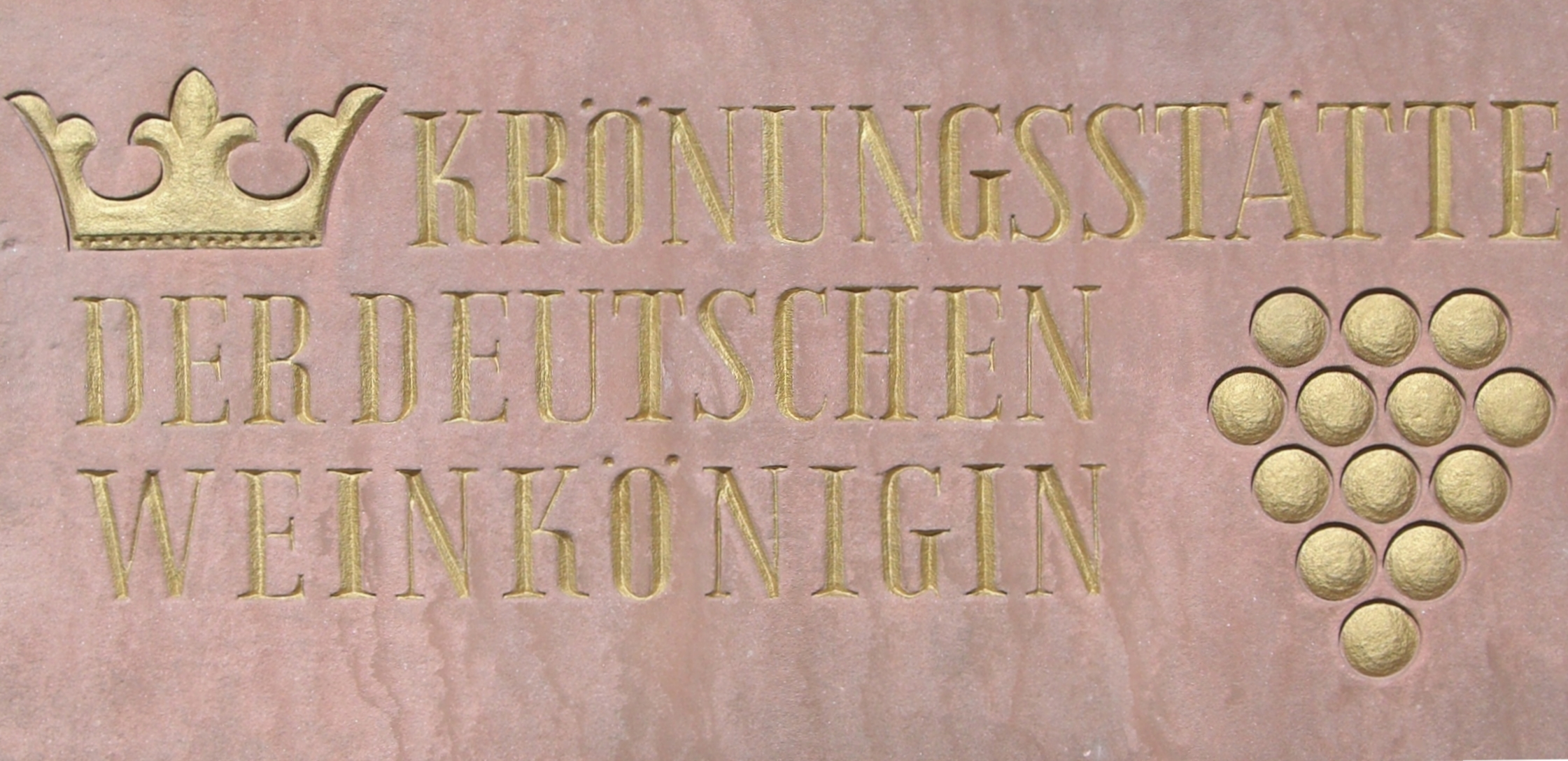 Inschrift beim Neustadter Saalbau.